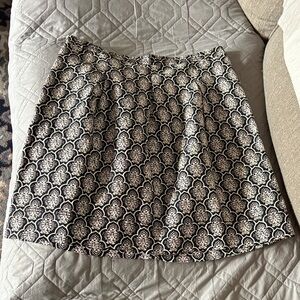 LOFT Women's Black and Cream A-Line Pleated Skirt Light Weight Size 6